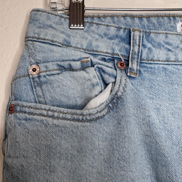 Zara Mom Fit High Waist Jeans, Light Wash, Size 10 - Picture 9 of 9